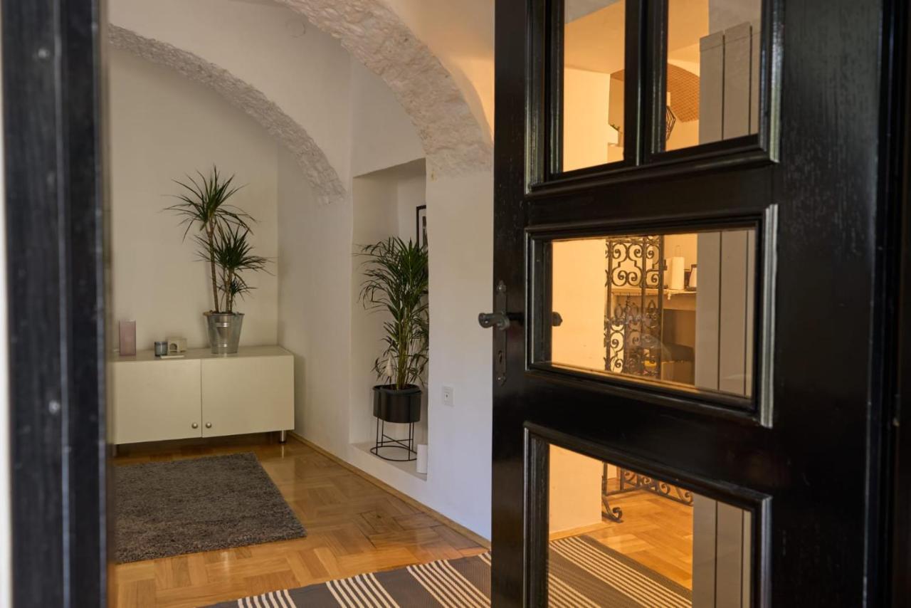 Downtown Secret Apartment Zagreb Buitenkant foto